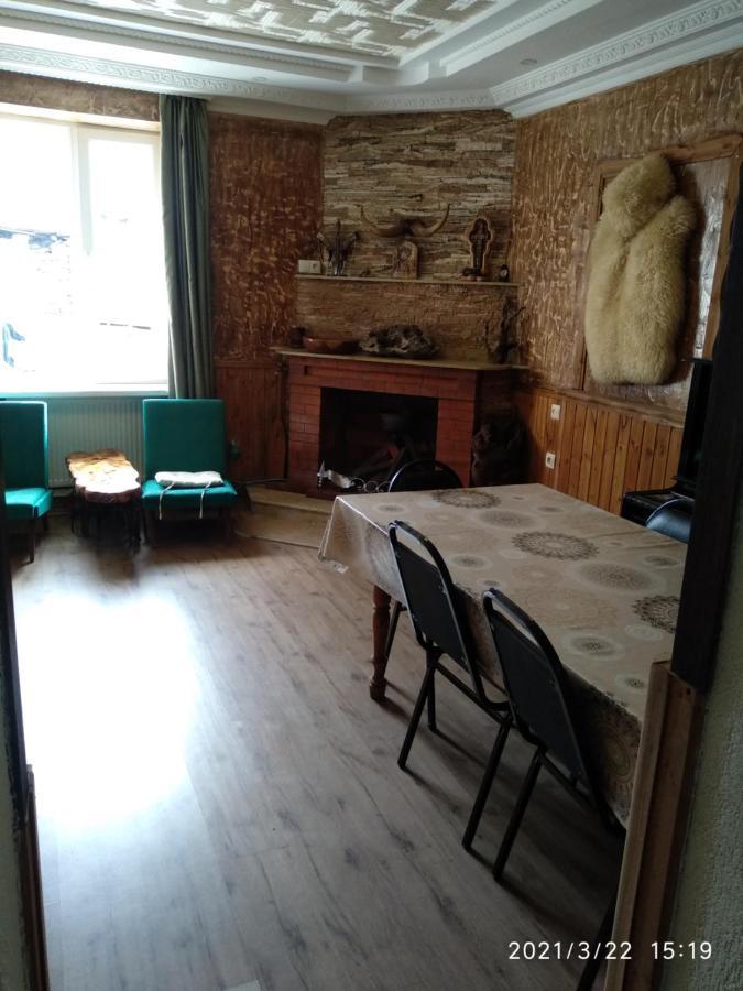 Qusha Guesthouse Meeting In The Mountains And Views 卡兹贝吉 外观 照片