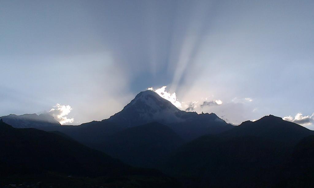 Qusha Guesthouse Meeting In The Mountains And Views 卡兹贝吉 外观 照片