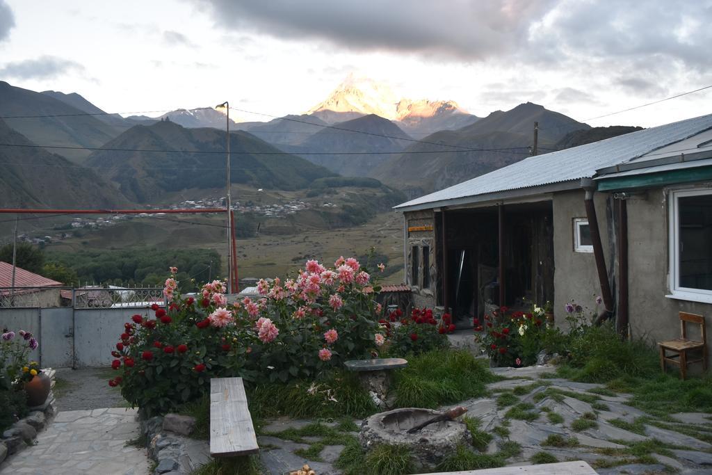 Qusha Guesthouse Meeting In The Mountains And Views 卡兹贝吉 外观 照片