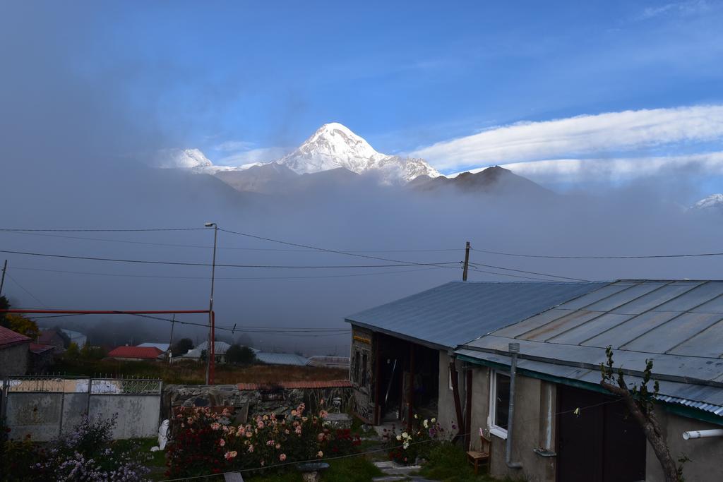 Qusha Guesthouse Meeting In The Mountains And Views 卡兹贝吉 外观 照片