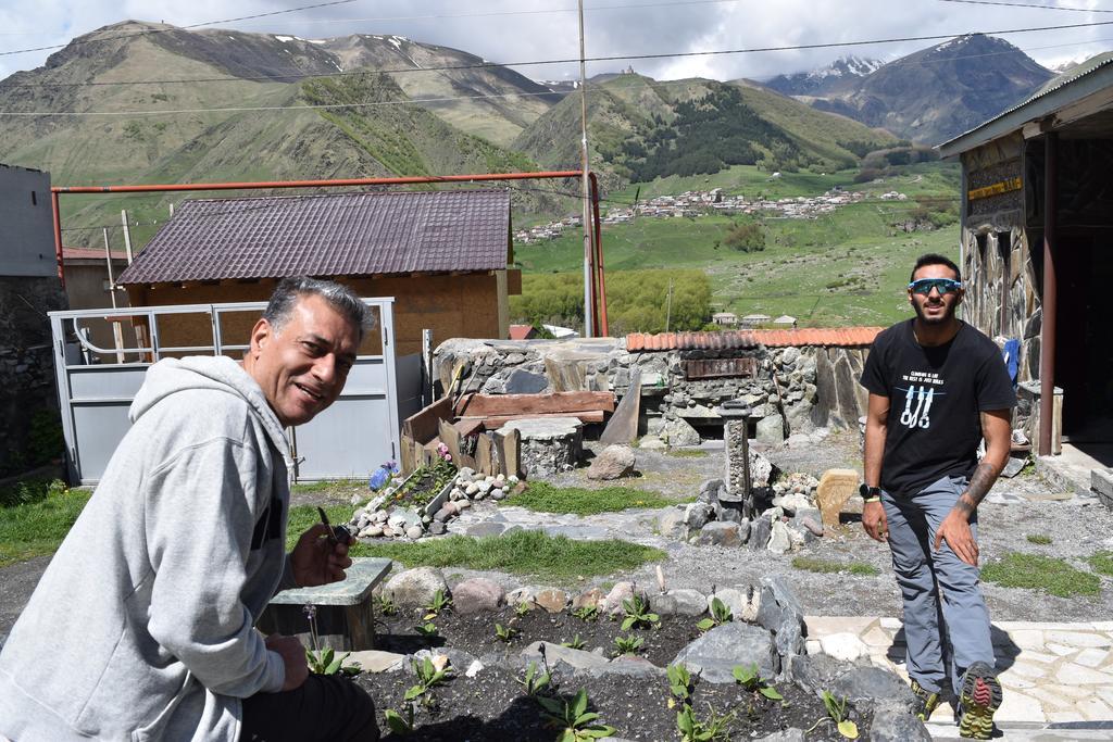Qusha Guesthouse Meeting In The Mountains And Views 卡兹贝吉 外观 照片