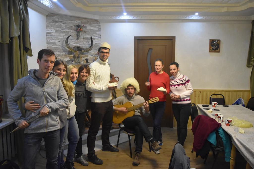 Qusha Guesthouse Meeting In The Mountains And Views 卡兹贝吉 外观 照片