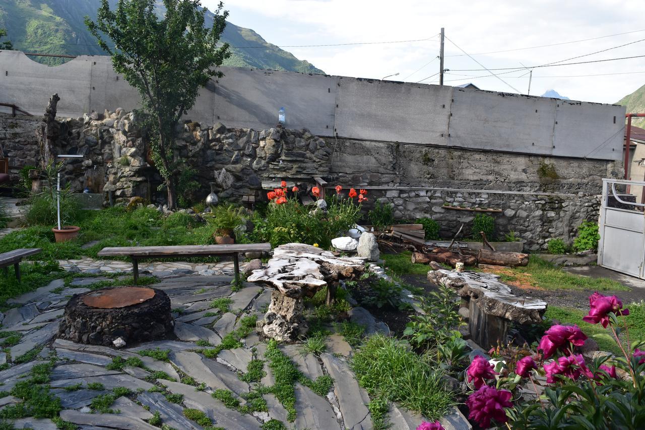 Qusha Guesthouse Meeting In The Mountains And Views 卡兹贝吉 外观 照片