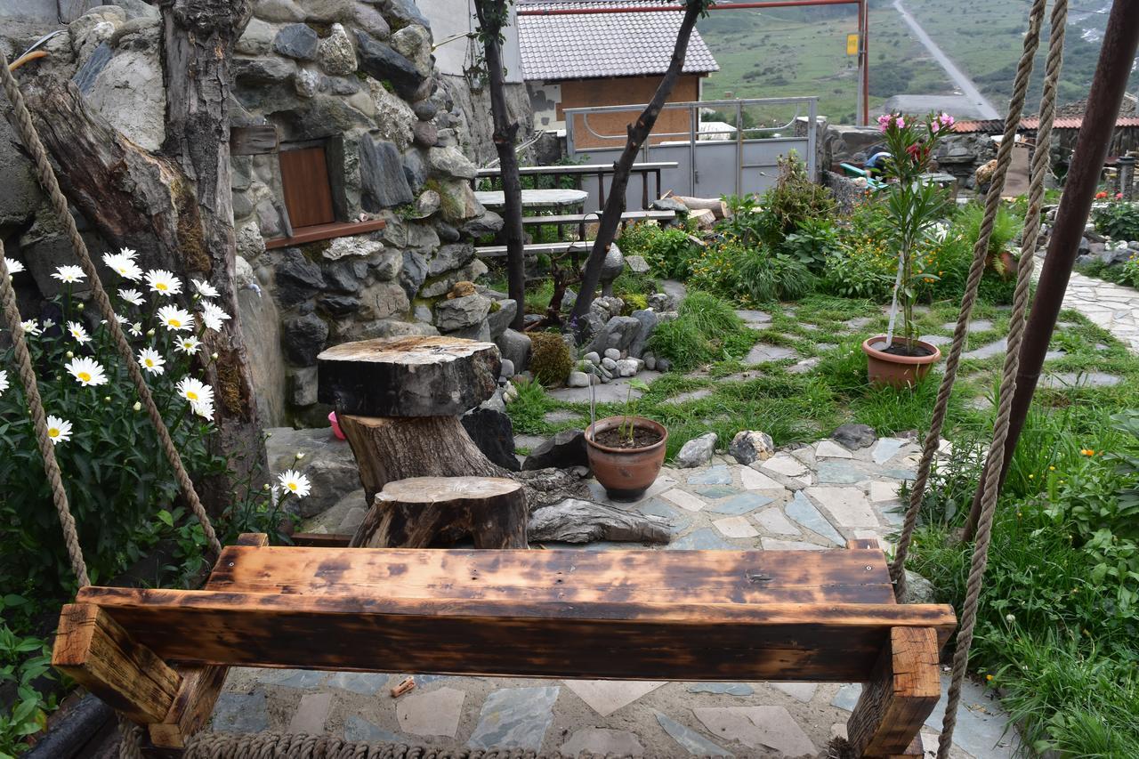 Qusha Guesthouse Meeting In The Mountains And Views 卡兹贝吉 外观 照片